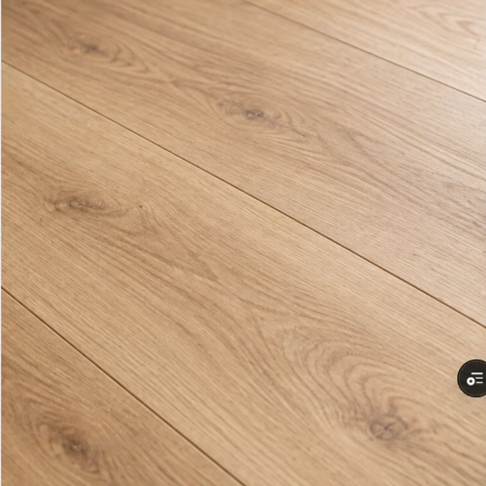 Detail frisch verlegter Bodenplanken